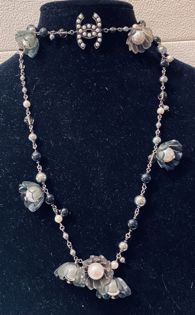 Authentic Chanel Runway Necklace #1 (1 of 8)