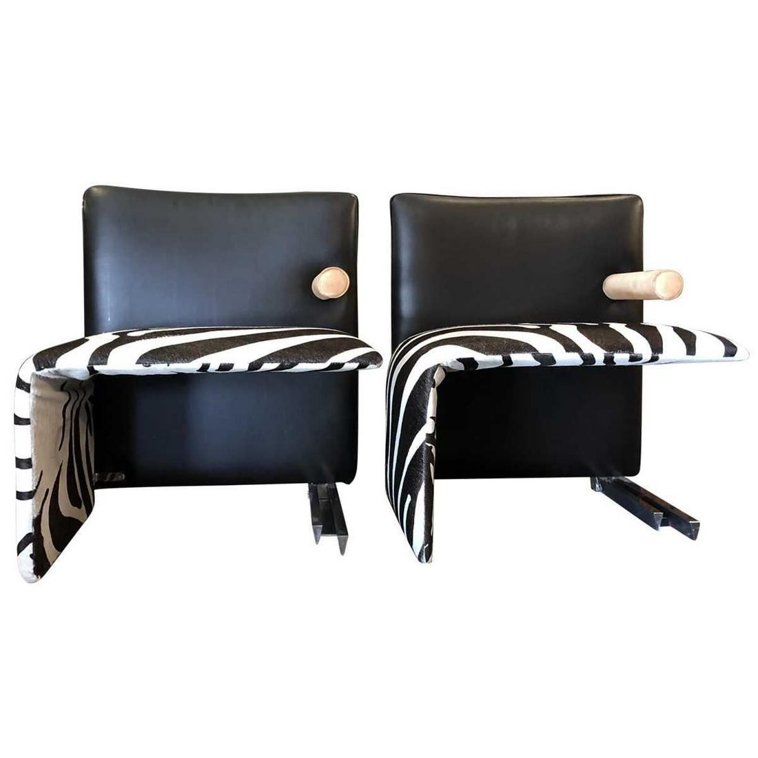 Pair of BB Italia Leather Side Chairs: Contemporary style encompasses a range of concepts developed in the latter half of the 20th century. Pieces feature soft, rounded lines as opposed to the stark edges seen in modern design. Materials L