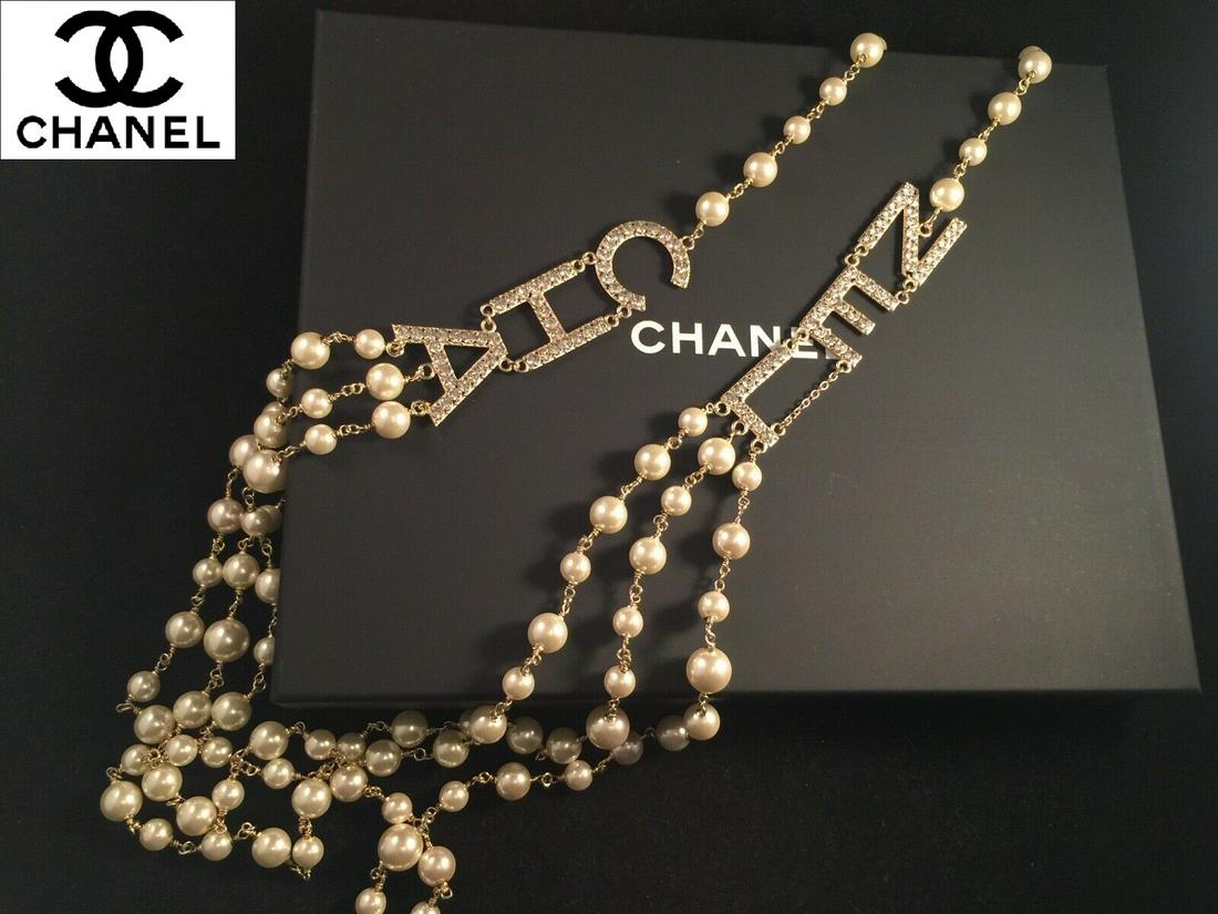 Authentic CHANEL Necklace (1 of 9)