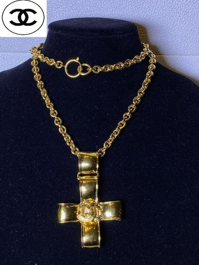 Authentic 80s Chanel Necklace (1 of 3)