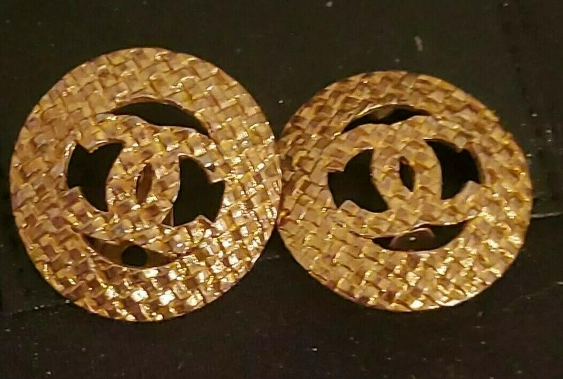 Authentic Chanel Clip-On Vintage Earrings. (1 of 5)