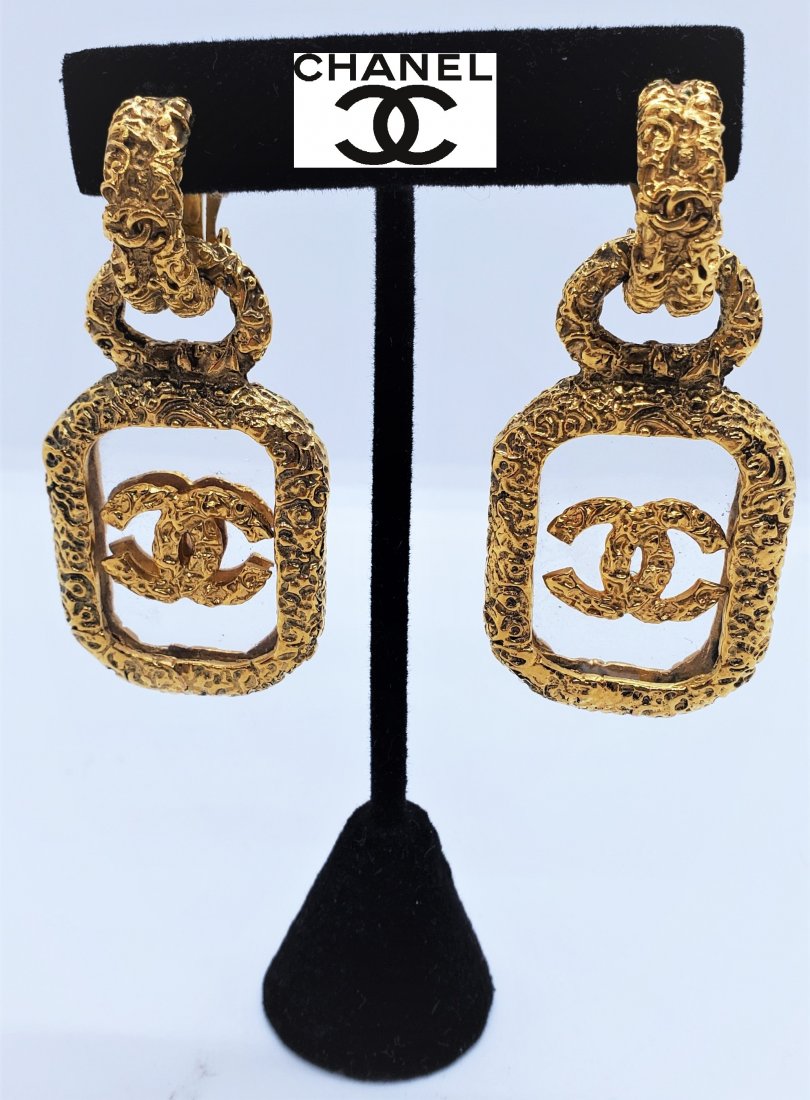 COCO Chanel  Rare Vintage  Jumbo Clip On 2 Earrings (1 of 9)