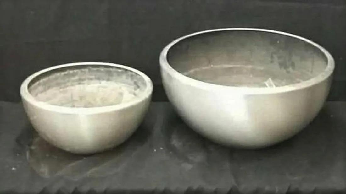 Two architectural aluminum planters (1 of 5)