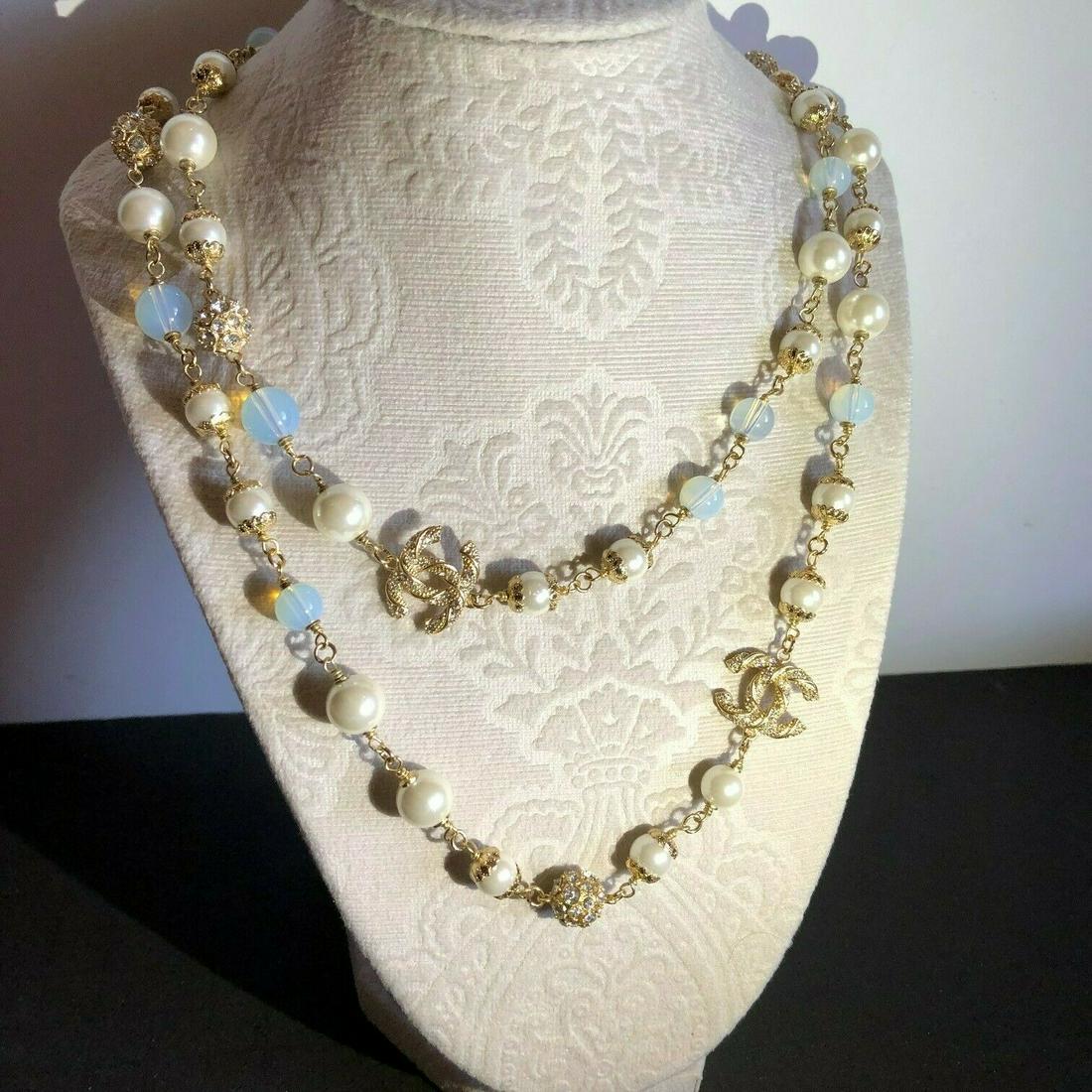 Classic Authentic Vintage Chanel Peral Necklace (1 of 3)