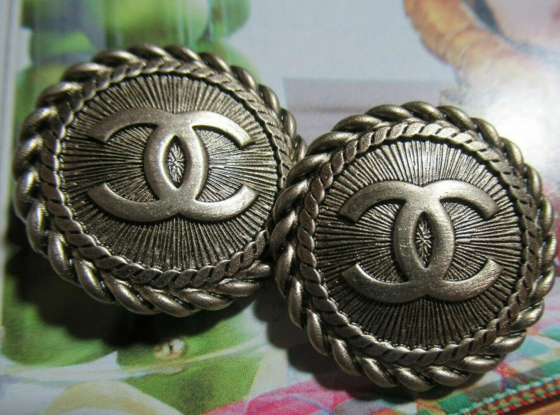 Chanel CC Logo brass Gold Metal buttons: Chanel CC Logo brass Gold Metal buttons