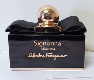 Singorina Misteriosa Salvatore Ferragamo Cologne Display