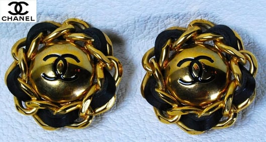 1980s Authentic Chanel Clip Ear Rings