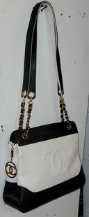 Authentic Vintage chanel Rare Shoulder Bag w/Gold Accents: Atuh Vintge chanel Rare Shoulder Bag w/Gold Accents Measures approx - 12long x 10 high x 4dep - Shoulder drop 15.4 inches
