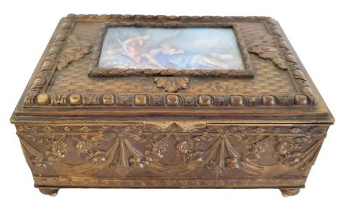 19thc French ormolu Box With Hand Painted Porcelain: 19thc French ormolu Box With Hand Painted Porcelain Portrait. Dimensions for this item are aproxemetly :6.5W4.5 D3.5 H