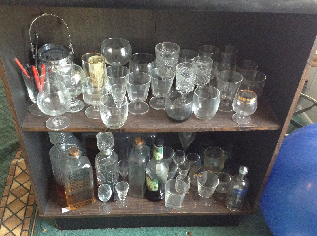 Contents of portable bar (1 of 1)