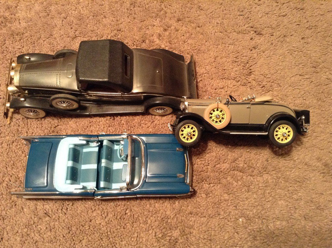 Danbury Mint and Other Vehicles: Danbury Mint and Other Vehicles, as sold as is, some may be missing pieces