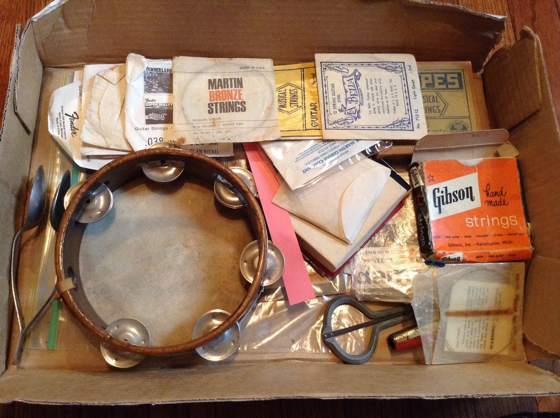 Vintage fender strings and vintage musical instruments (1 of 1)