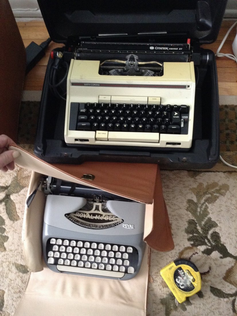 2 Vintage typewritters: 2 Vintage typewritters: Royal McBee and Smith Corona