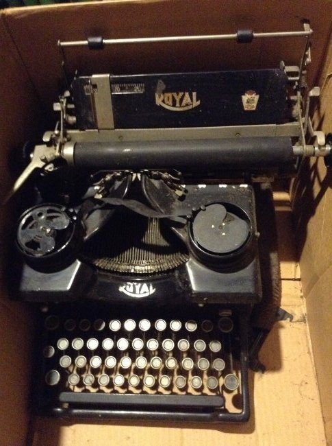Royal typewritter with glass keys: Royal typewritter with glass keys