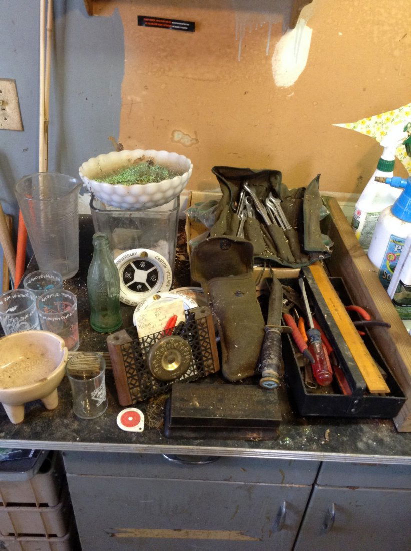 Tools, knives, advertising, flint stones and Coke - (1 of 6)