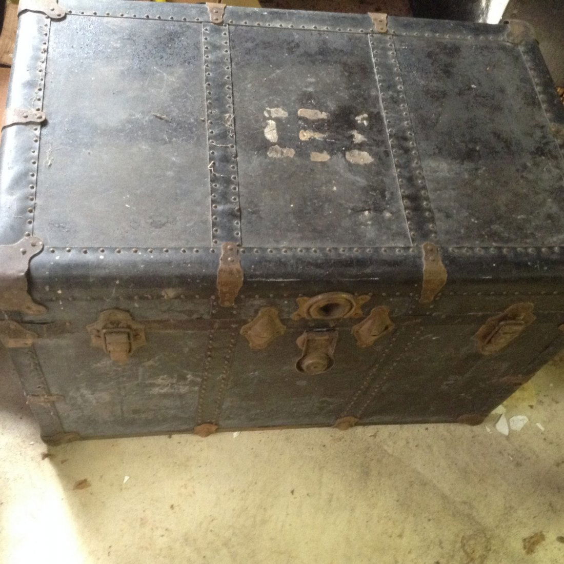 Vintage steamer Trunk (1 of 2)