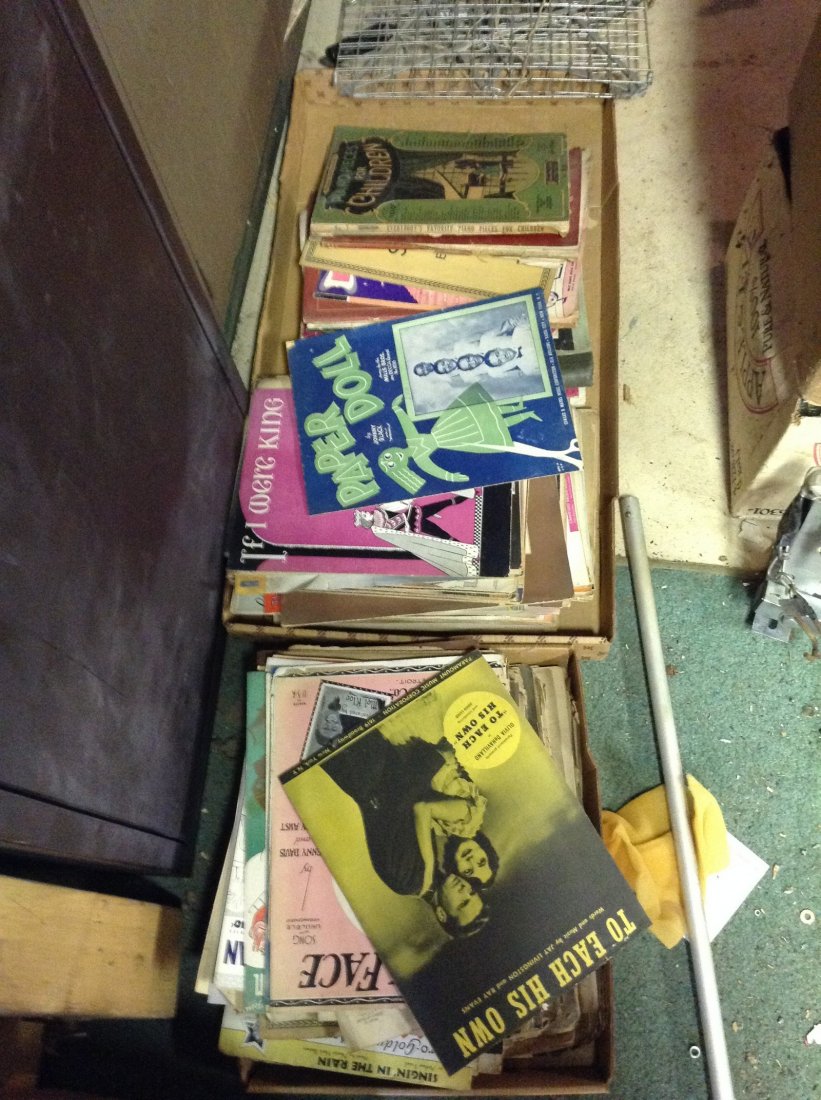 2 boxes of music books: 2 boxes of music books: as seen in photo. Huge amount of music books