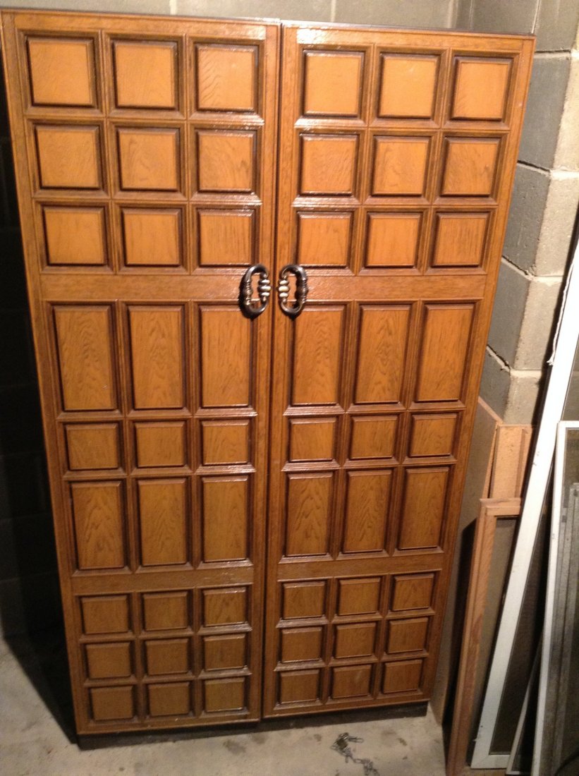 Mid-century Metal storage cabinet (1 of 1)