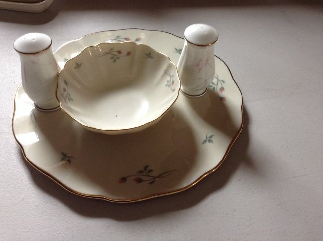 Lenox Chip and dip plate and Salt N Pepper shakers (1 of 1)