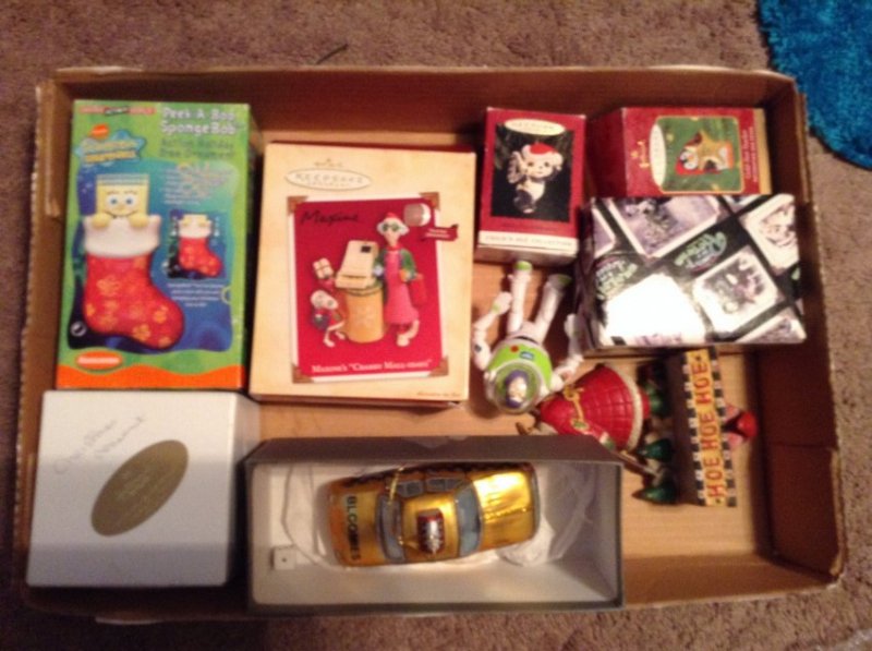 Lot of Hallmark Keepsake Christmas Ornaments and others: Lot of Hallmark Keepsake Christmas Ornaments and others: total of 9 pieces as seen in photo