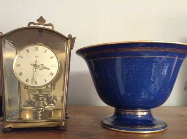 Wedge Wood Bowl and Lchatz clock (1 of 2)