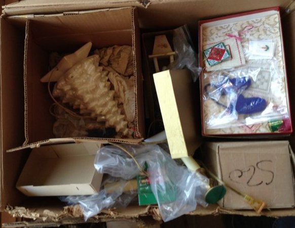 Vintage Ceramic Christmas Tree and Other Items: Vintage Ceramic Christmas Tree and Other Items: as seen in photos