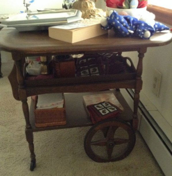 Tea Cart: Tea Cart: as seen in photo NO CONTENTES