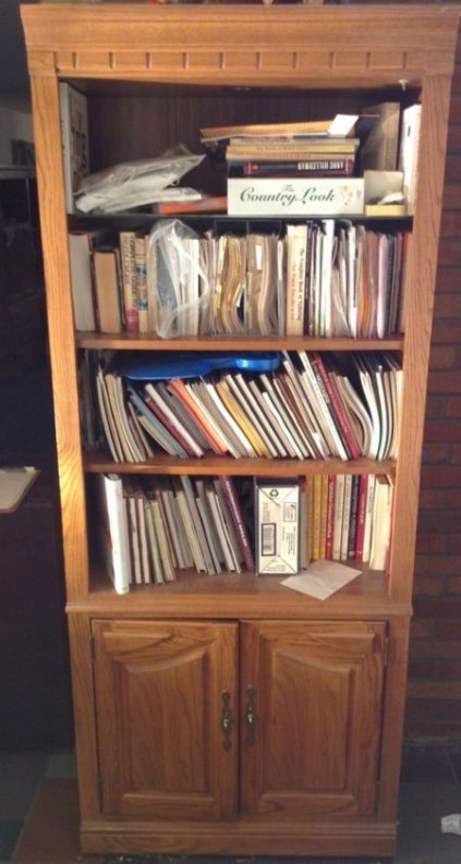 Thomasville Oak lighted Book case: Thomasville Oak lighted Book case: measures 79" x 32" 16"