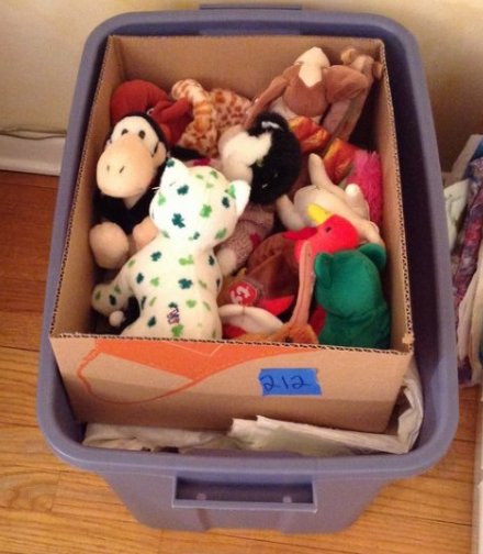 Beanie Babies & tub of material: Beanie Babies & tub of material: as seen in photo