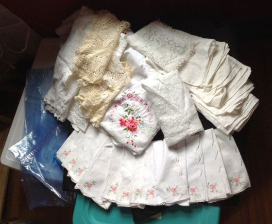 Lot of vintage linens (1 of 4)