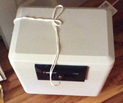 Sentry Safe with key (1 of 1)