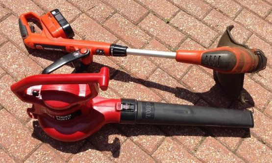 Cordless 18v Black and Decker weed wacker, Toro (1 of 2)