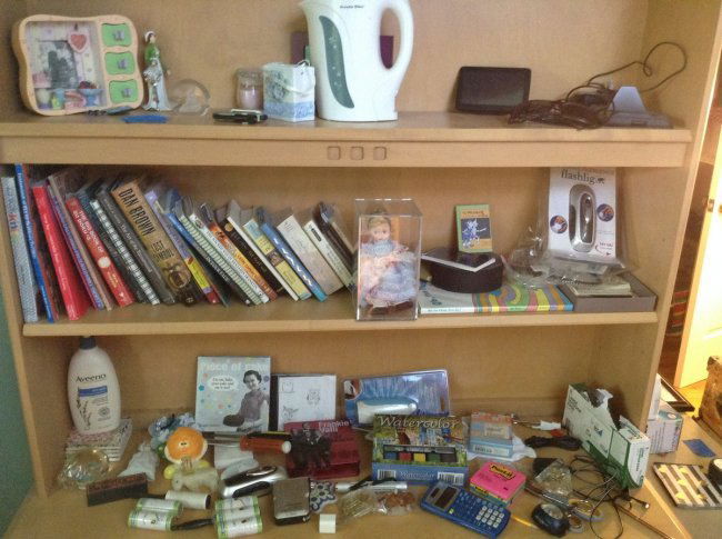 Contents of hutch (1 of 1)