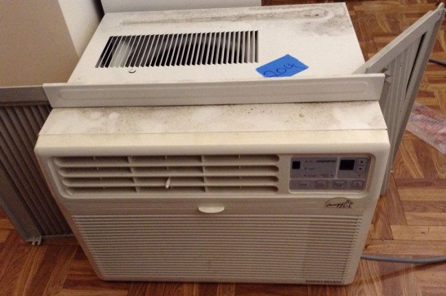 5000 BTU air conditioner (1 of 1)