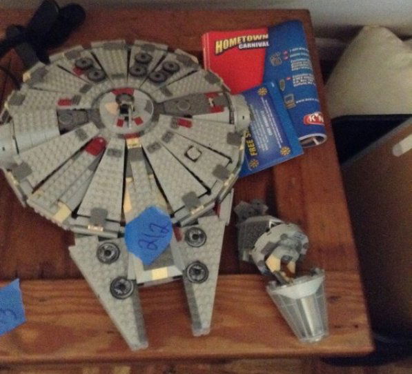 Lego star wars -ship BUILT - looks complete: Lego star wars -ship BUILT - looks complete but may be missing pieces
