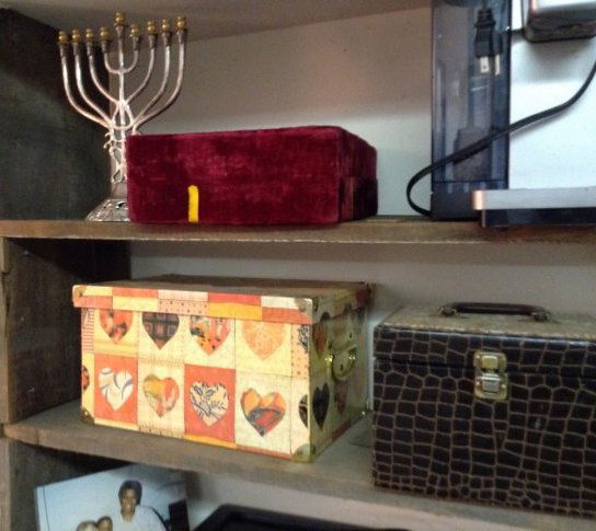 Remaining contents of shelving units including Pier 1 (1 of 5)