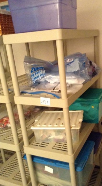 Shelving unit (1 of 1)