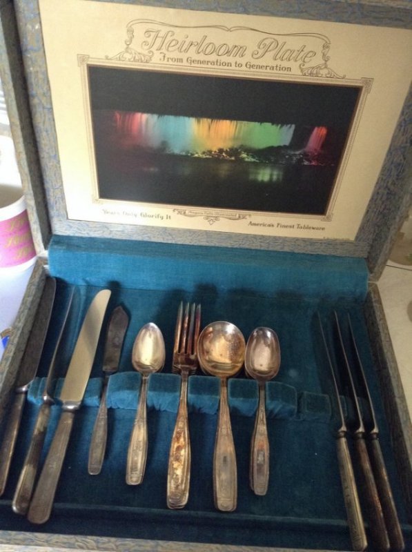 Heirloom SLIVER PLATE DINNERWARE in box: Heirloom plate in box: as seen in photo