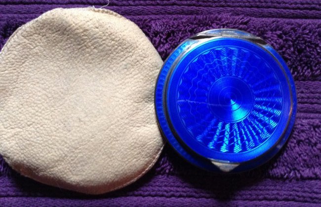 Art Deco compact: Art Deco compact