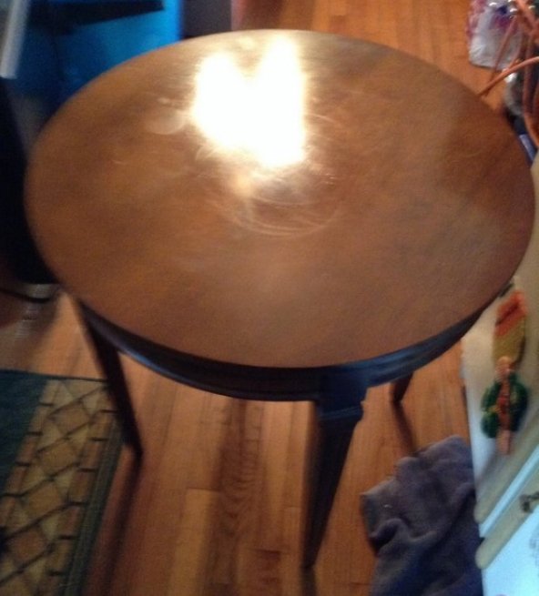 1940's Round end table (1 of 1)