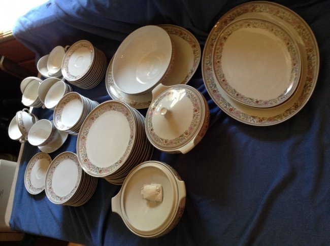 Service for 12 Schon Wald China: Service for 12 Schon Wald China: with platters, covered dishes, salad bowls, bread plates, dinner plates