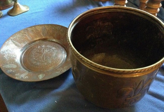 Brass planter copper plate (1 of 1)