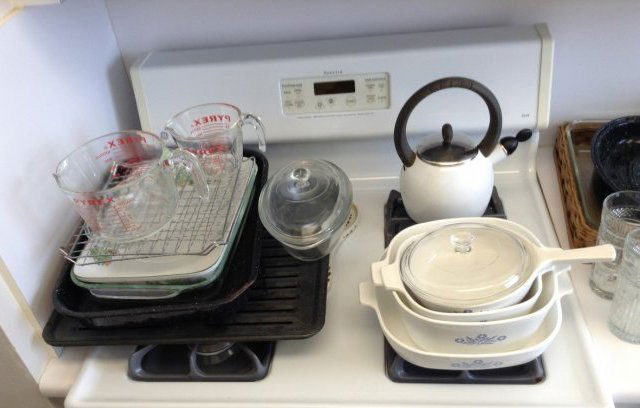 Top of stove Pyrex and corning wear: Top of stove Pyrex and corning wear