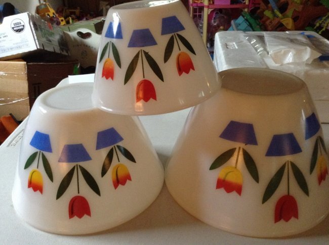 Fire King Tulip set 3 mixing bowls: Fire King Tulip set 3 mixing bowls