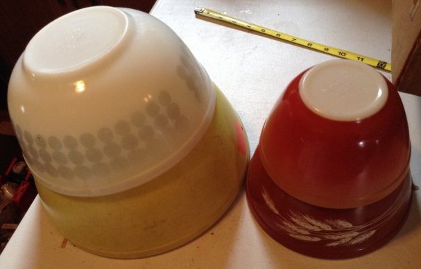 Set of 4 Pyrex mixing bowls (1 of 1)