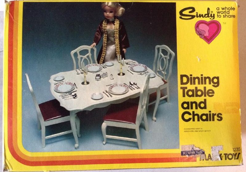 Marx Toys Sindy Dinning Table & chairs: Marx Toys Sindy Dinning Table & chairs