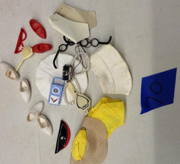Vintage Barbie Accessories and shoes (1 of 1)