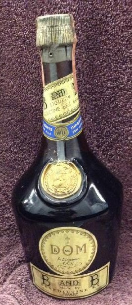 B and B Dom Le Directeur 23/32 quart: Any contents in bottle is Free; You are bidding on the bottle