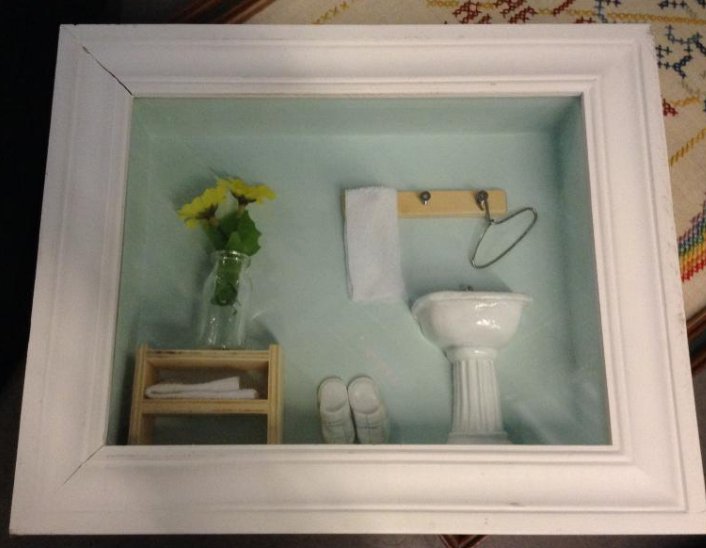 Bathroom set up display 9 x 11: Bathroom set up display 9 x 11
