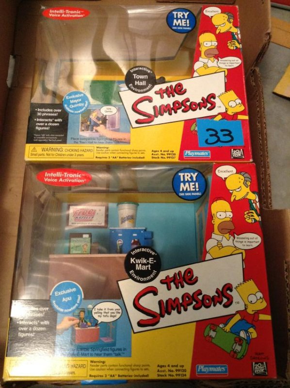 The Simpsons sets Twnhall and Kwik-E-market (1 of 1)